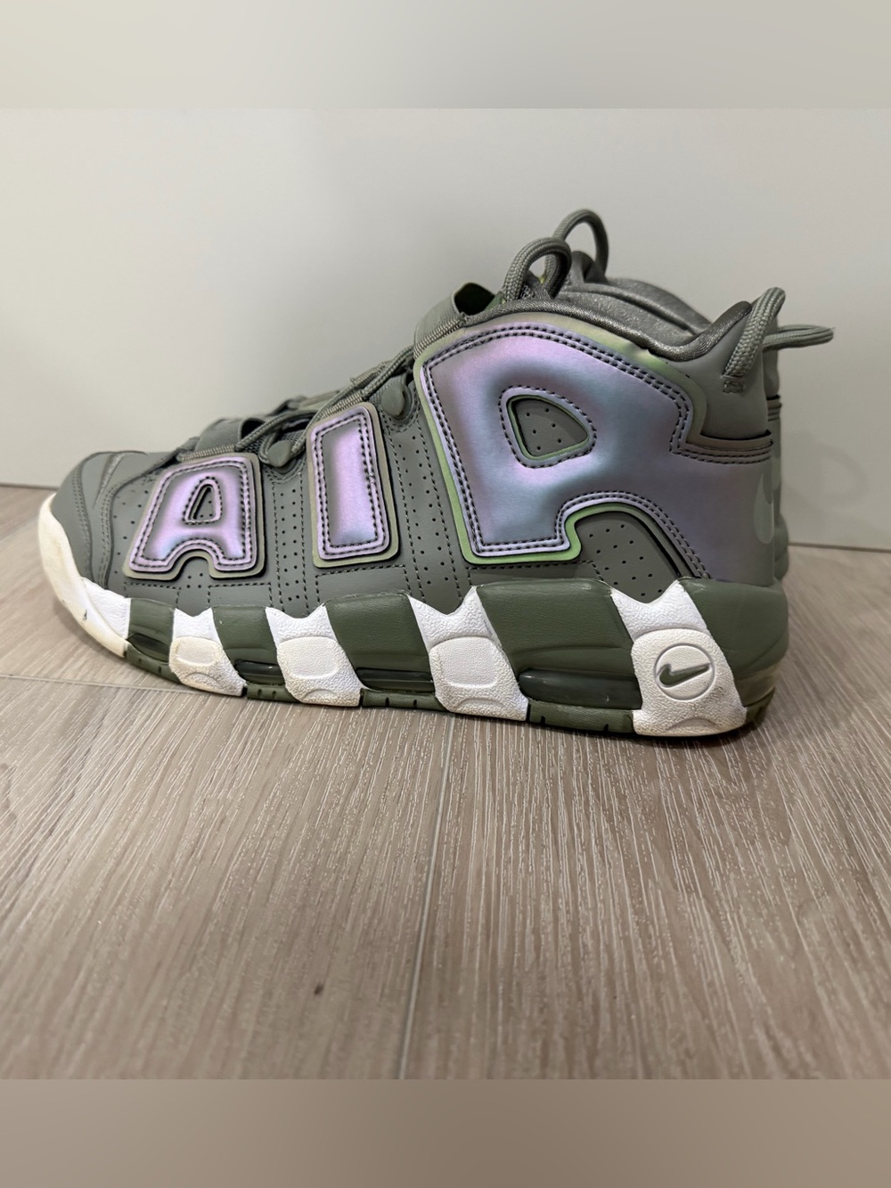NIKE AIR MORE UPTEMPO GREEN STUCCO/IRIDESCENT WOMEN'S 9.5 2017 NWOB SEE PICS